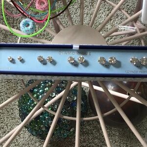 DIAMONIQUE set of earrings!